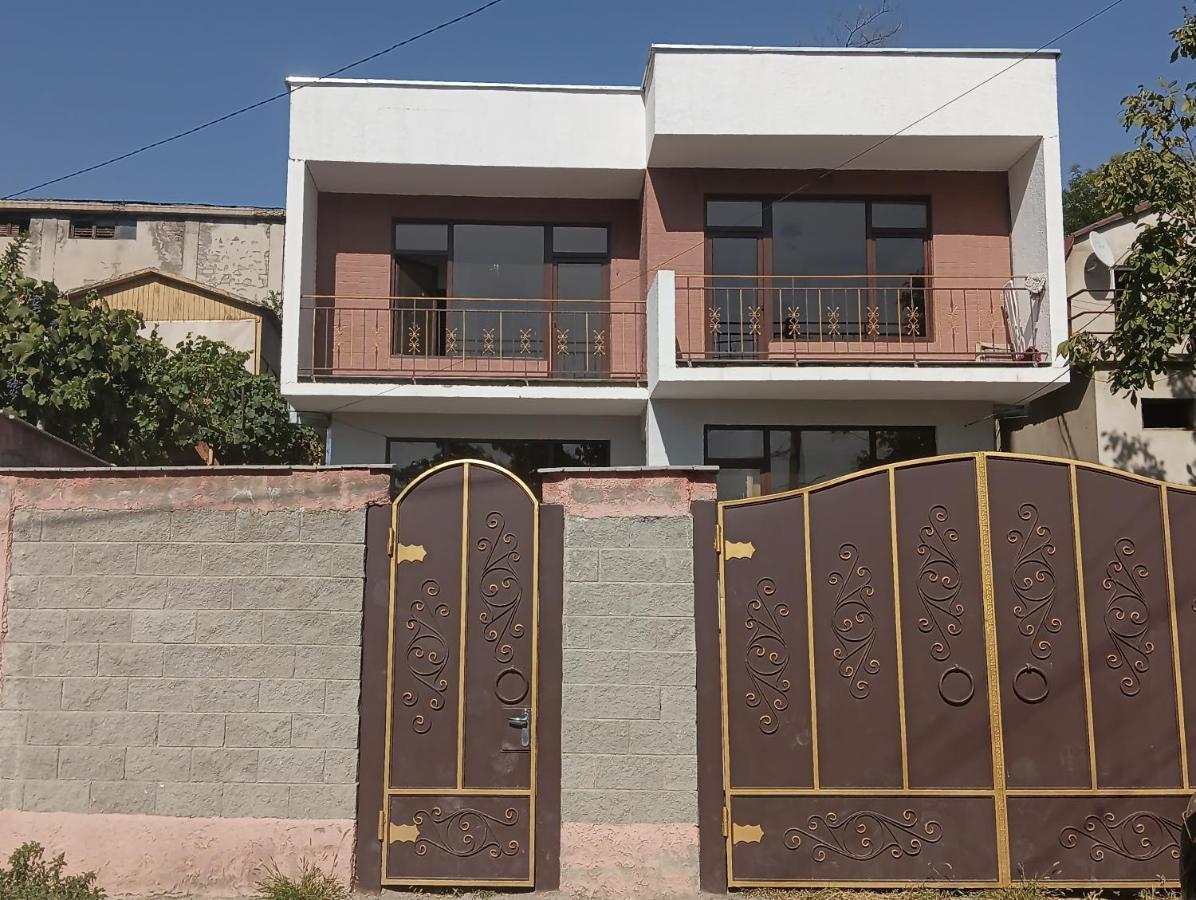 טביליסי Mary'S Cozy & Lovely Studio On Very Quiet Khosharauli Street מראה חיצוני תמונה